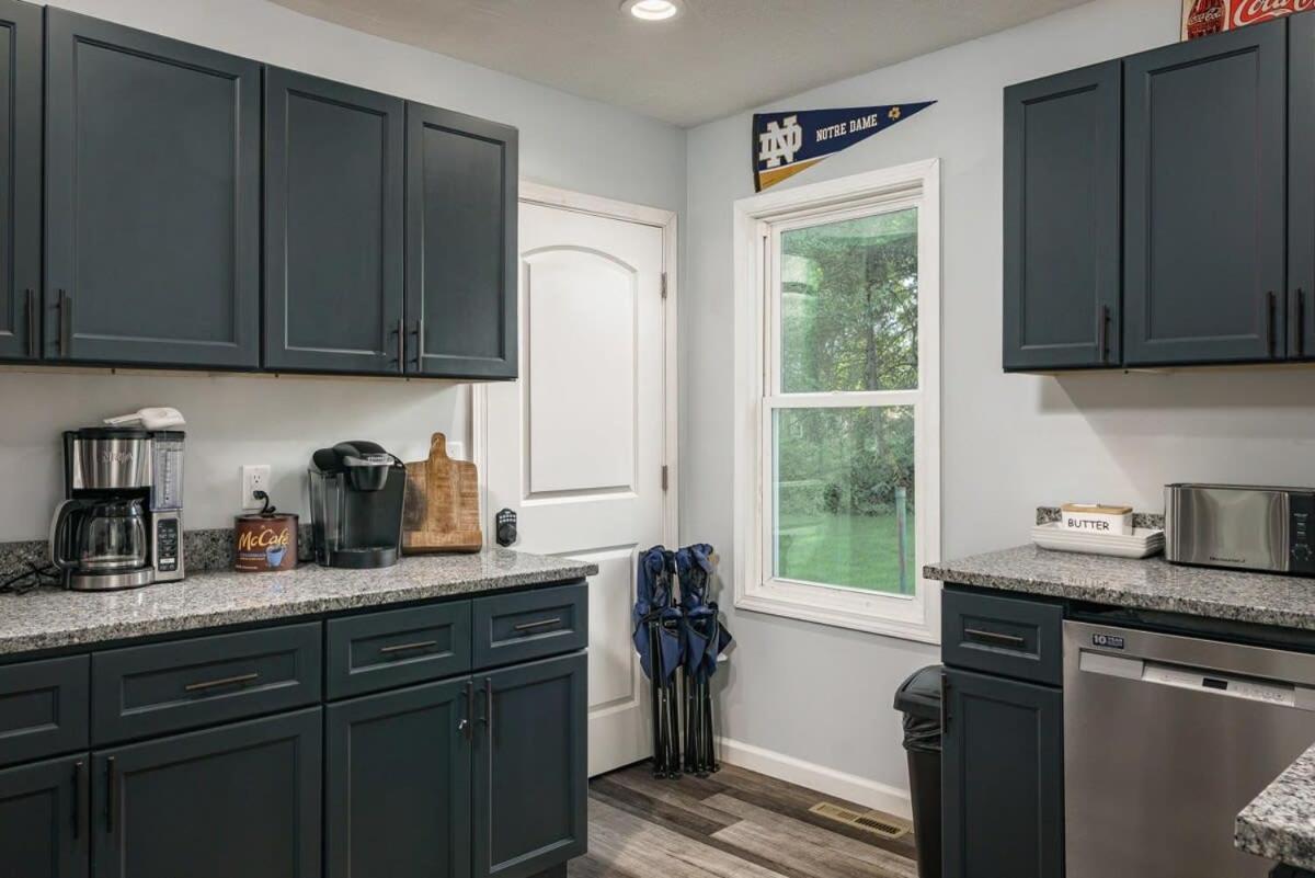 The Lucky Charm Home Of The Fighting Irish! Bbq Outdoor Games Coffee South Bend Exterior foto